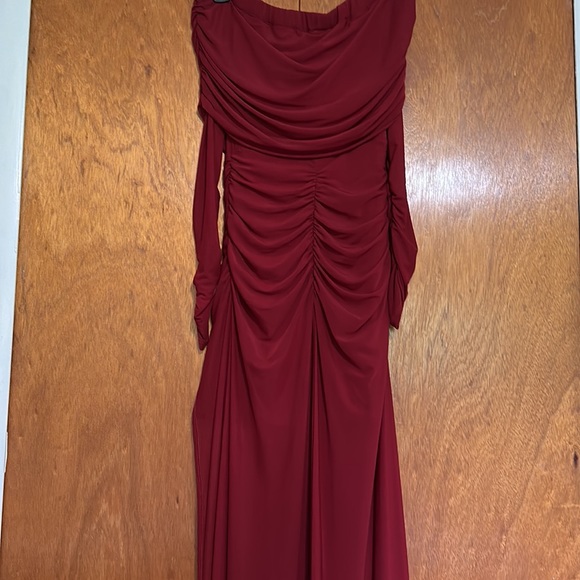 HAMPTON GOWN IN DEEP GARNET - Picture 6 of 16